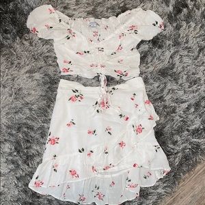2 piece floral boutique set NEVER BEEN WORN